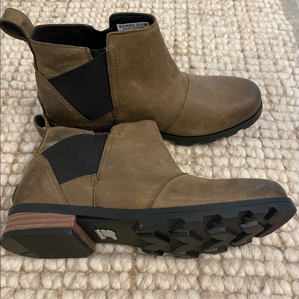 Sorel Emilie Chelsea Waterproof Booties NWOT Size 7.